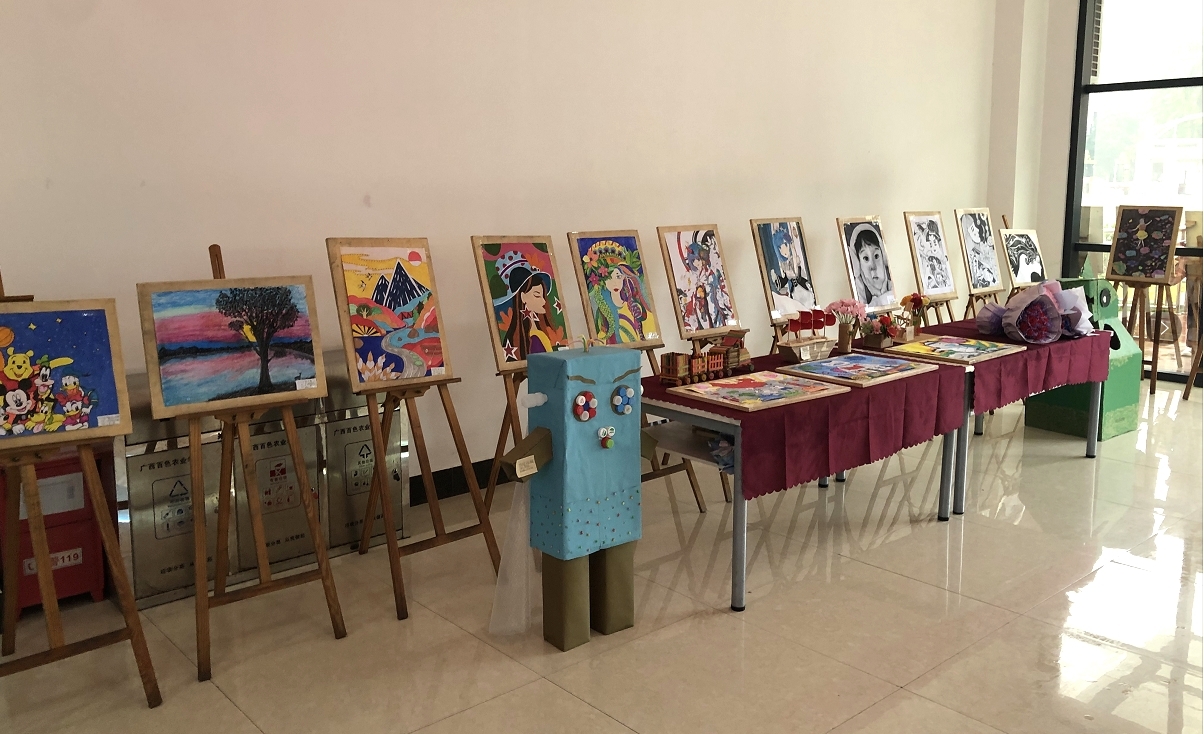 幼儿园环创作品展3.jpg