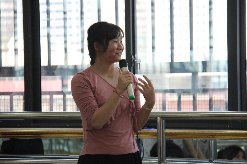 8.学生点评节目表演.png