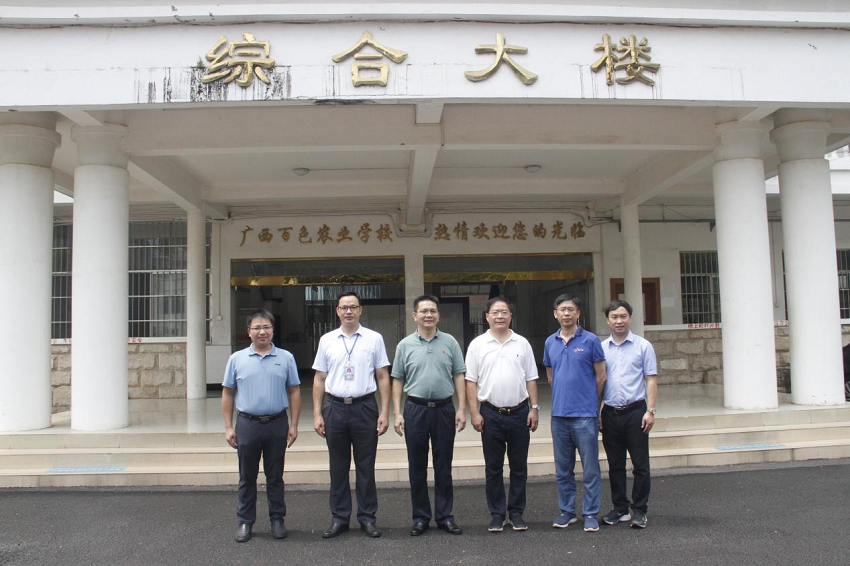 08专家组考察调研现场（教学区）.png