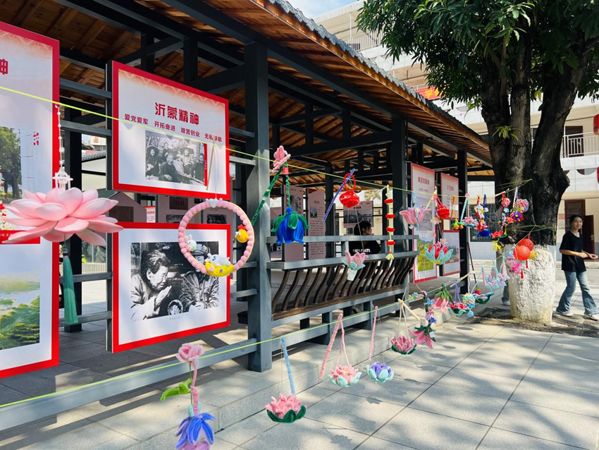 （图为学生手工制作灯笼展示区）.png